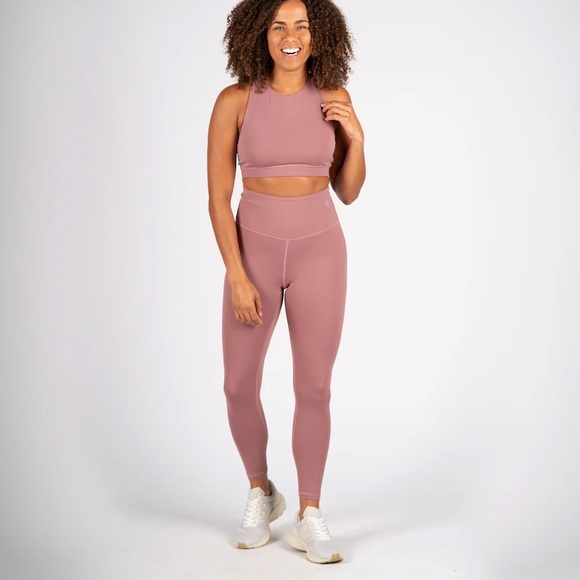 045EA.- Endeavor Athletic DRYFORCE® Sports Bra. Size Medium - Picture 2 of 5